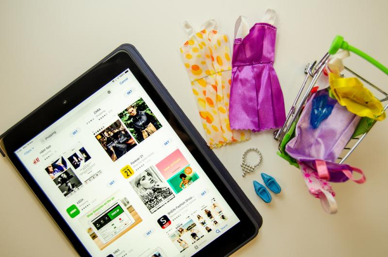 ipad shopping - Eccomerce on tablet - Colette Hayman
