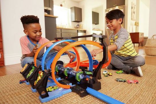 Hot Wheels Corkscrew Crash Track Set - Argos