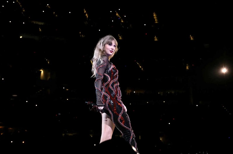 Taylor Swift Halloween Costume