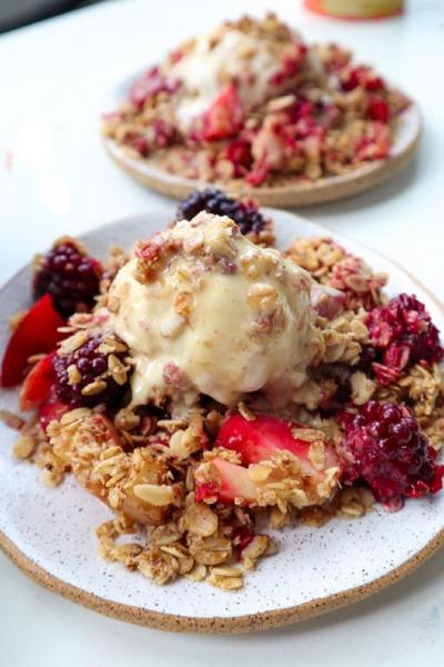 How to make a blackberry and apple crumble